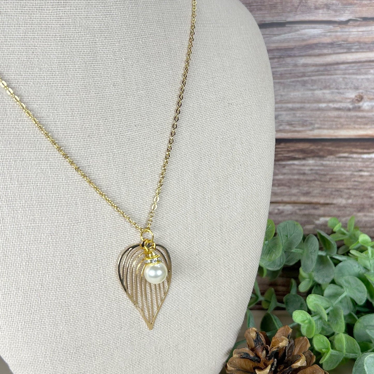 "Leaflight Charm" Golden Leaf Cutout Necklace